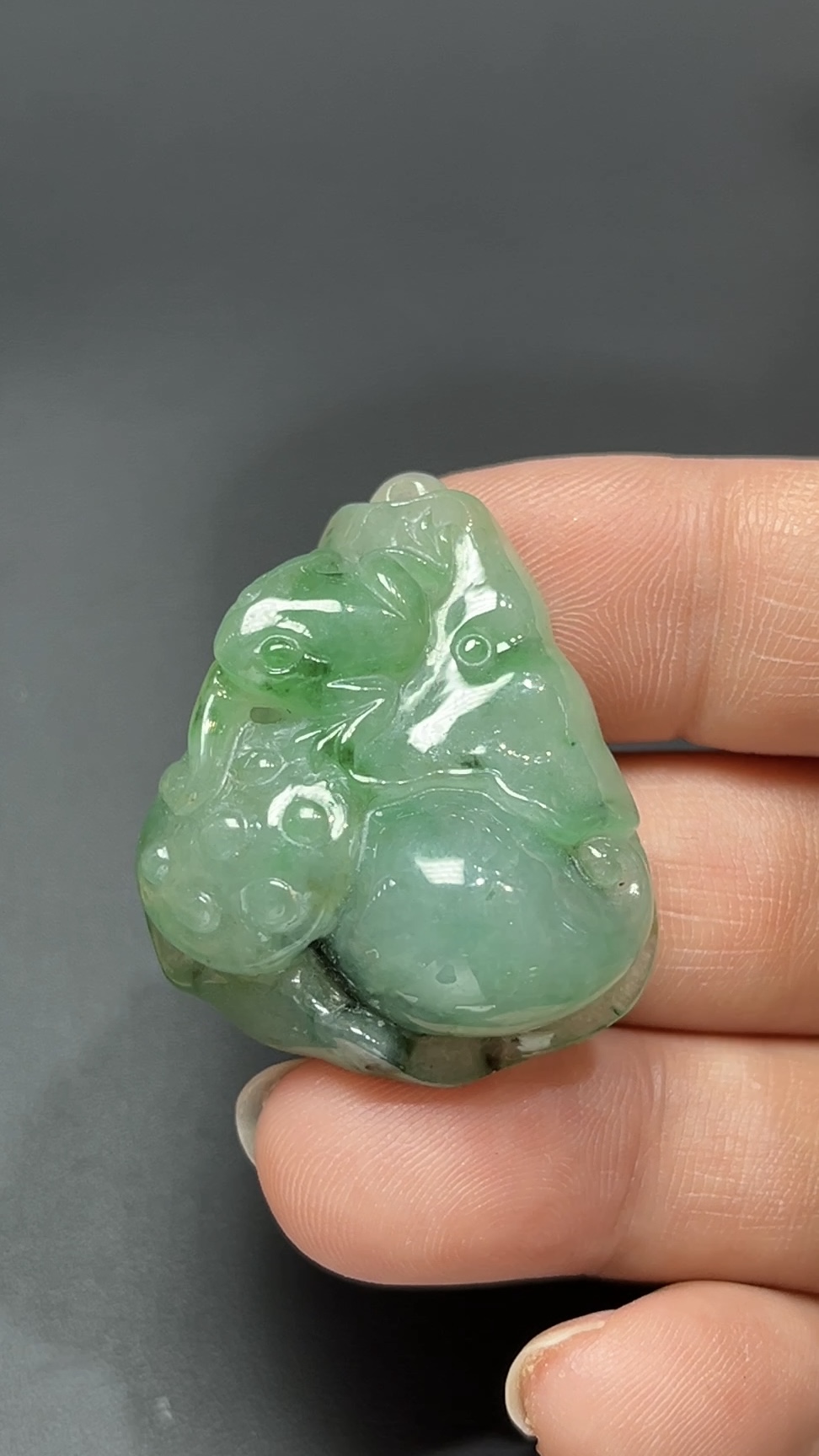 荷韻靈趣・天然翡翠蓮蓬青蛙造型吊墜 #編號453 7 荷韻靈趣・天然翡翠蓮蓬青蛙造型吊墜 #編號453 - Image 7