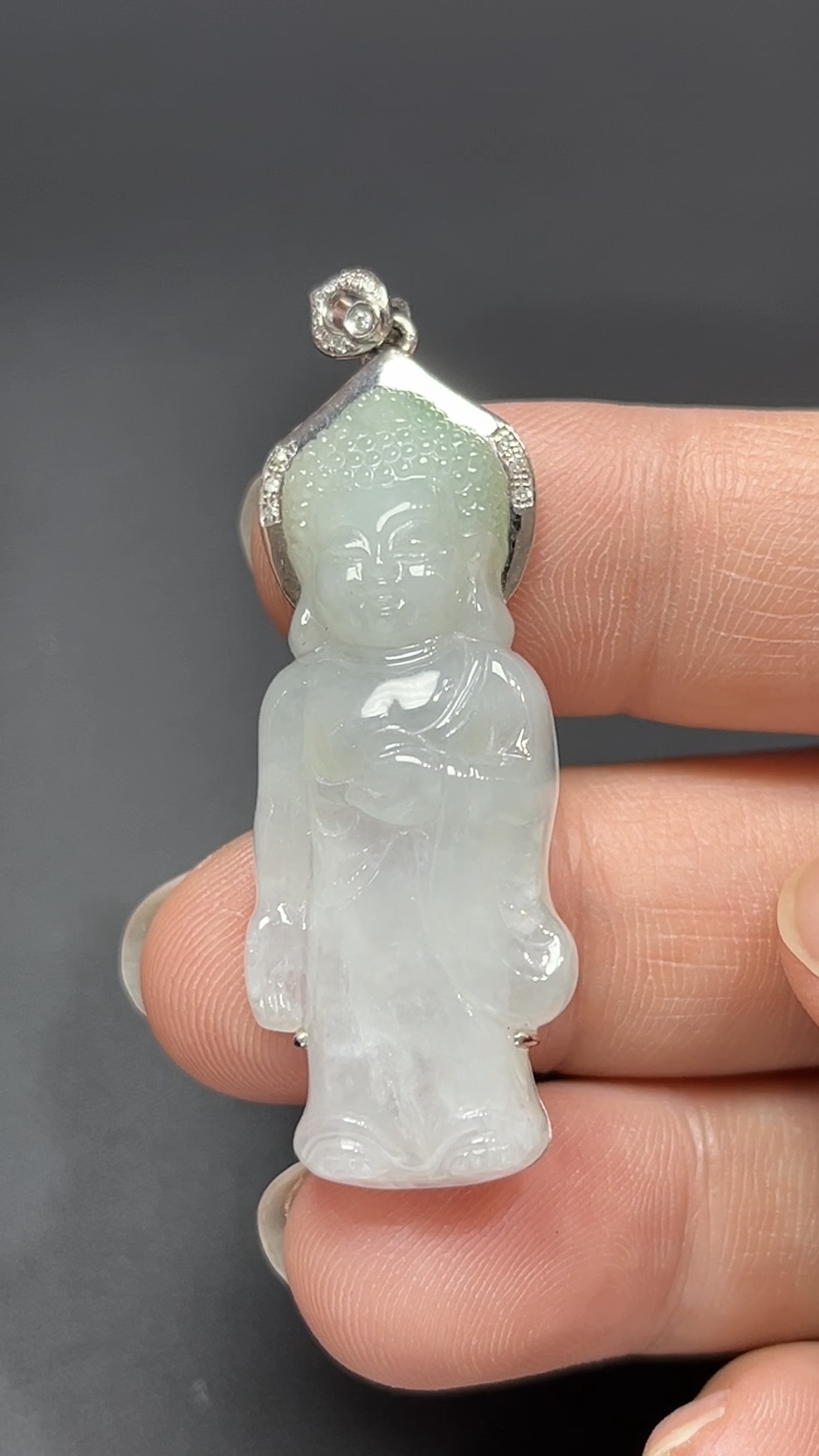 童慧守福・18K金鑲嵌天然翡翠站姿寶寶佛吊墜 #編號454 1 福慧童真・18K鑲嵌天然翡翠寶寶佛吊墜 #編號454