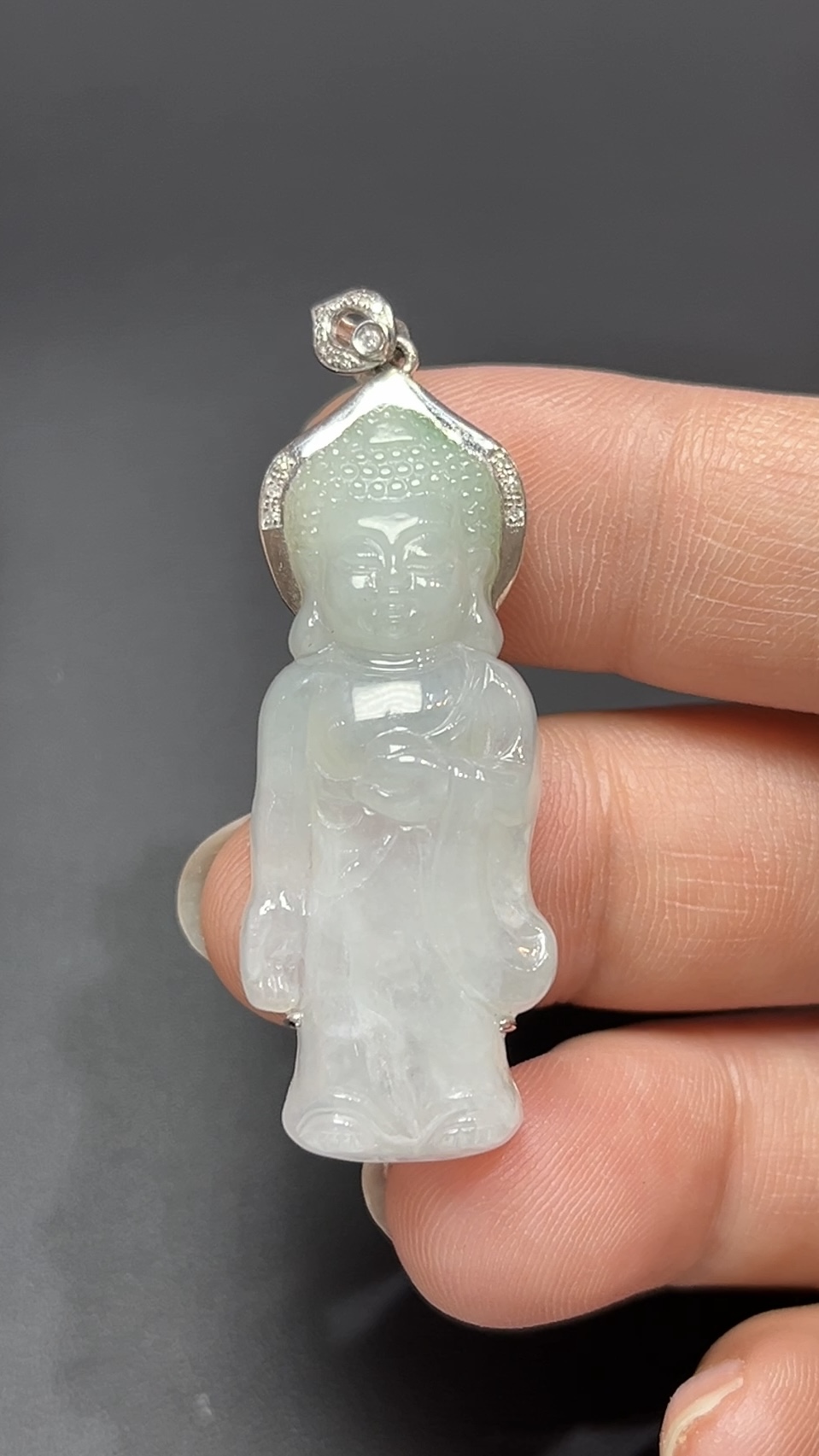 童慧守福・18K金鑲嵌天然翡翠站姿寶寶佛吊墜 #編號454 2 童慧守福・18K金鑲嵌天然翡翠站姿寶寶佛吊墜 #編號454 - Image 2