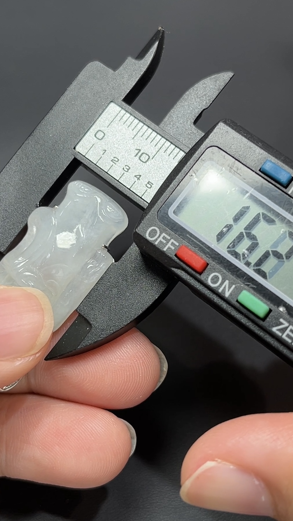 童慧守福・18K金鑲嵌天然翡翠站姿寶寶佛吊墜 #編號454 6 童慧守福・18K金鑲嵌天然翡翠站姿寶寶佛吊墜 #編號454 - Image 6