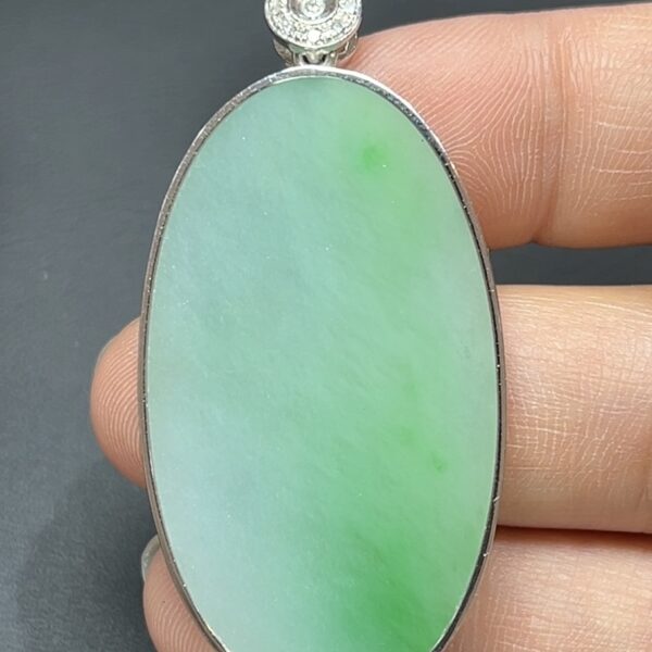 靜心守護・18K金鑲嵌天然翡翠橢圓形無事牌吊墜 #編號454