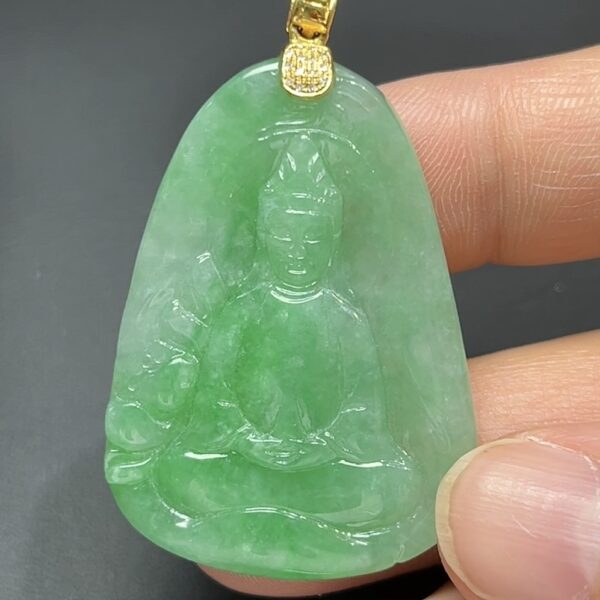 靜慧守心・18K黃金扣天然綠色翡翠打坐觀音吊墜 #編號455