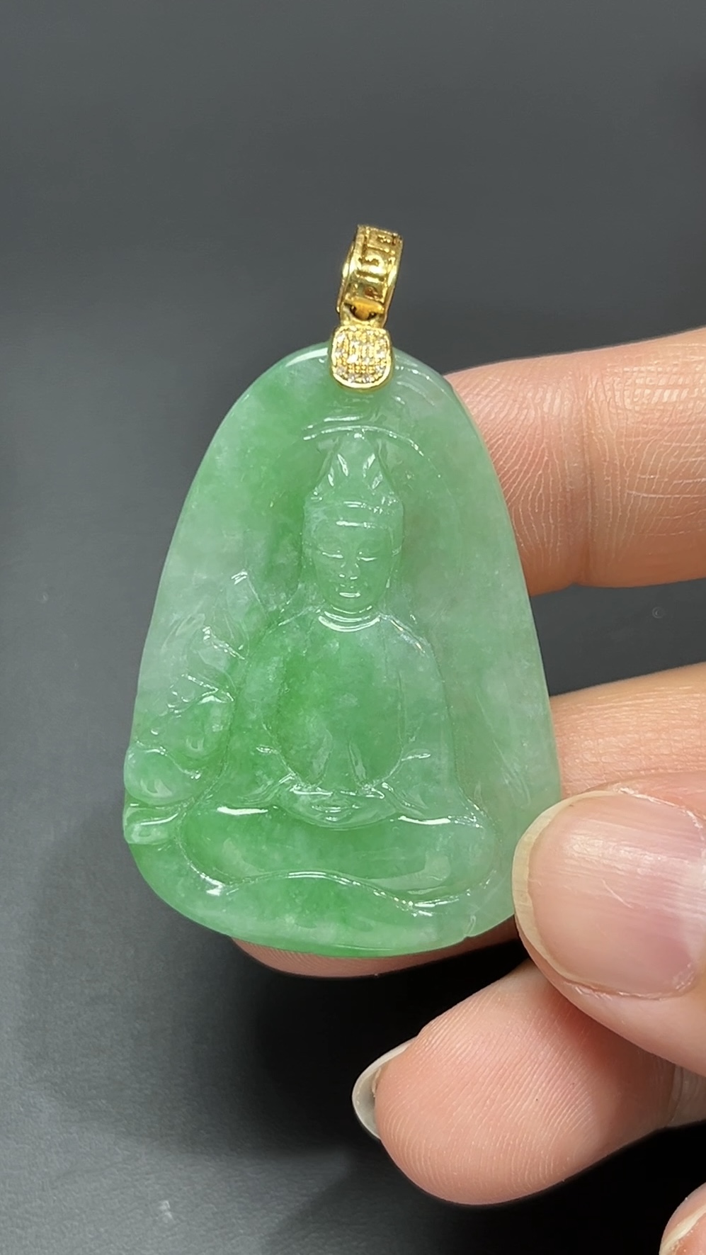 靜慧守心・18K黃金扣天然綠色翡翠打坐觀音吊墜 #編號455 1 靜慧守心・18K黃金扣天然綠色翡翠打坐觀音吊墜 #編號455