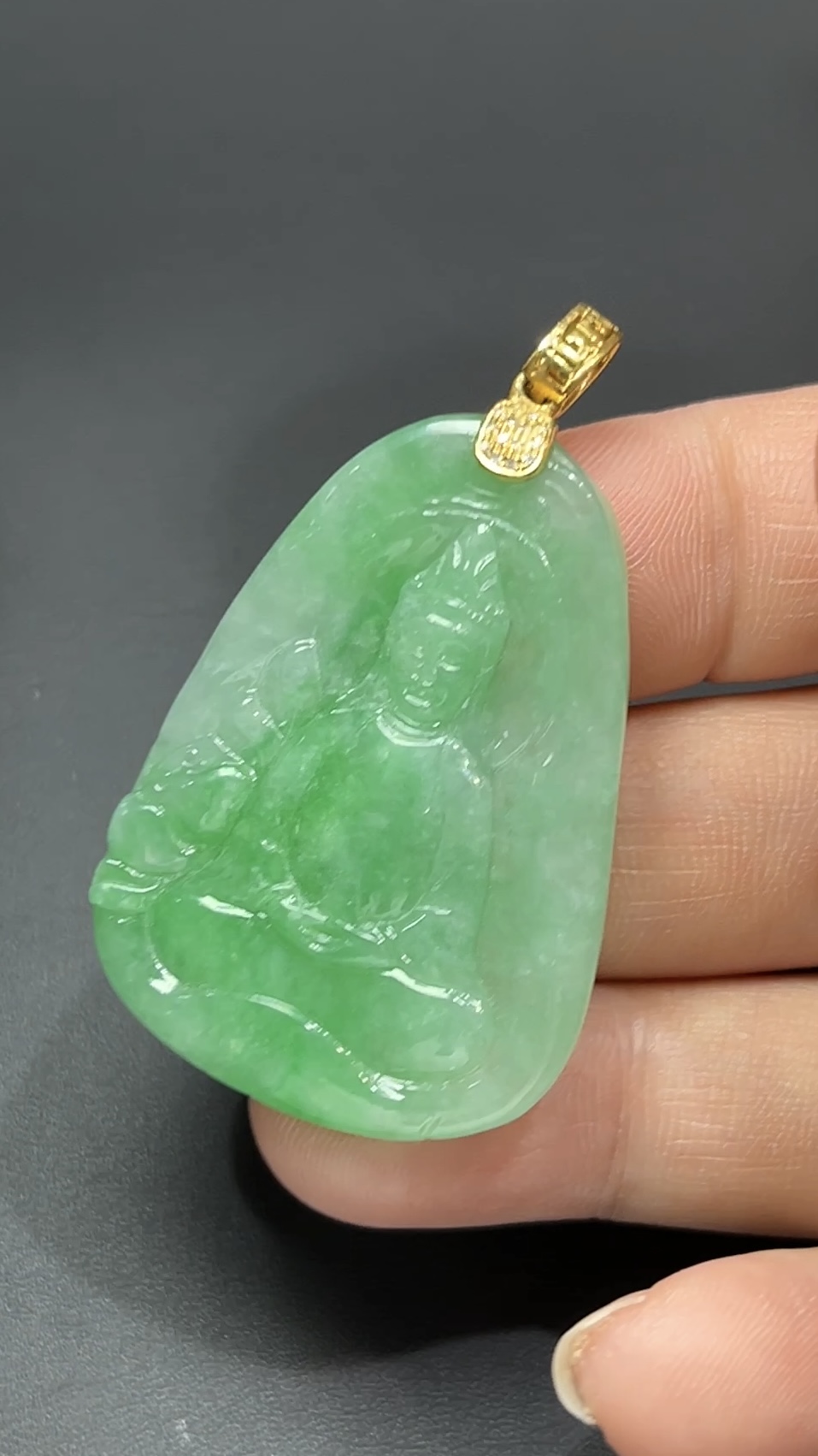 靜慧守心・18K黃金扣天然綠色翡翠打坐觀音吊墜 #編號455 5 靜慧守心・18K黃金扣天然綠色翡翠打坐觀音吊墜 #編號455 - Image 5