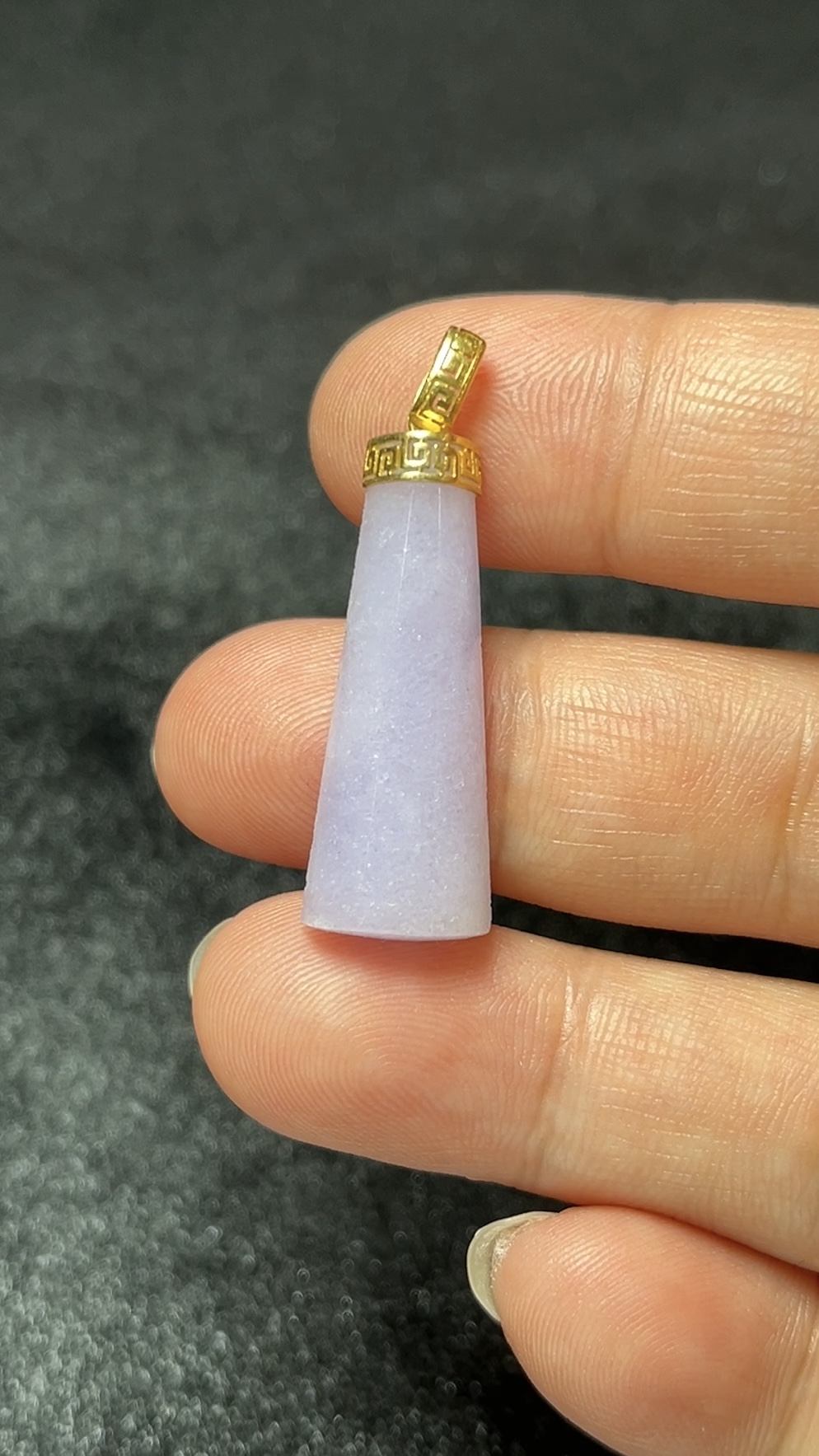 翡翠無事柱吊墜 靜心無憂・18K黃金鑲嵌 #編號455 3 翡翠無事柱吊墜 靜心無憂・18K黃金鑲嵌 #編號455 - Image 3