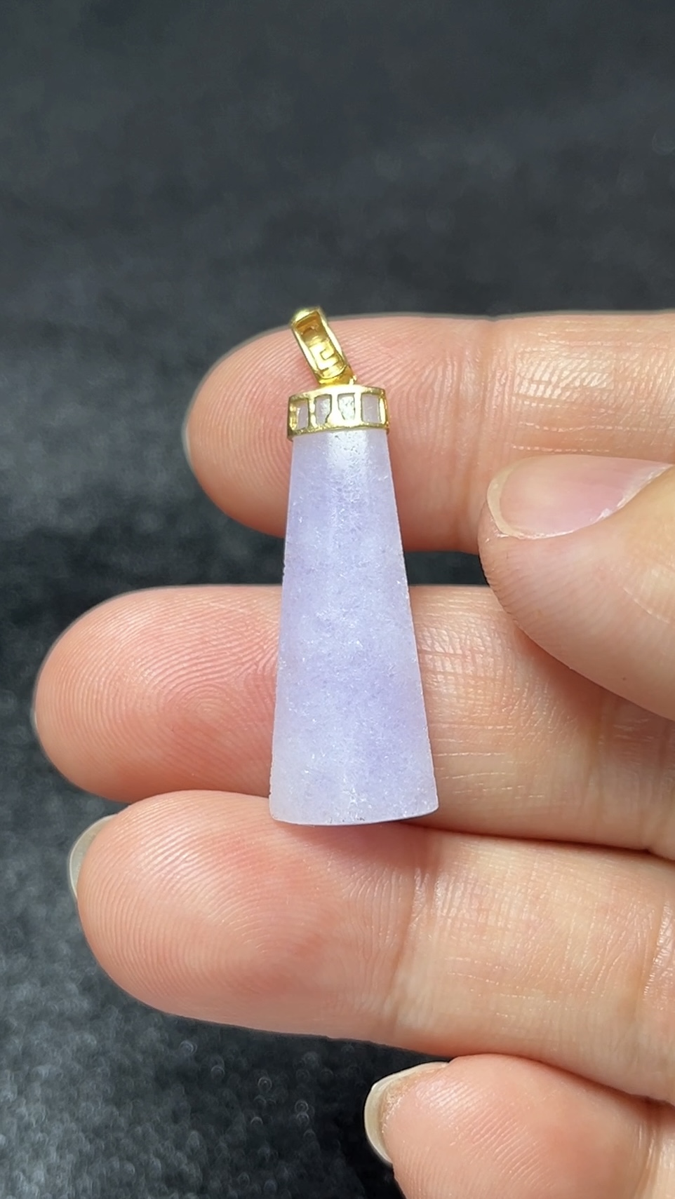 翡翠無事柱吊墜 靜心無憂・18K黃金鑲嵌 #編號455 5 翡翠無事柱吊墜 靜心無憂・18K黃金鑲嵌 #編號455 - Image 5