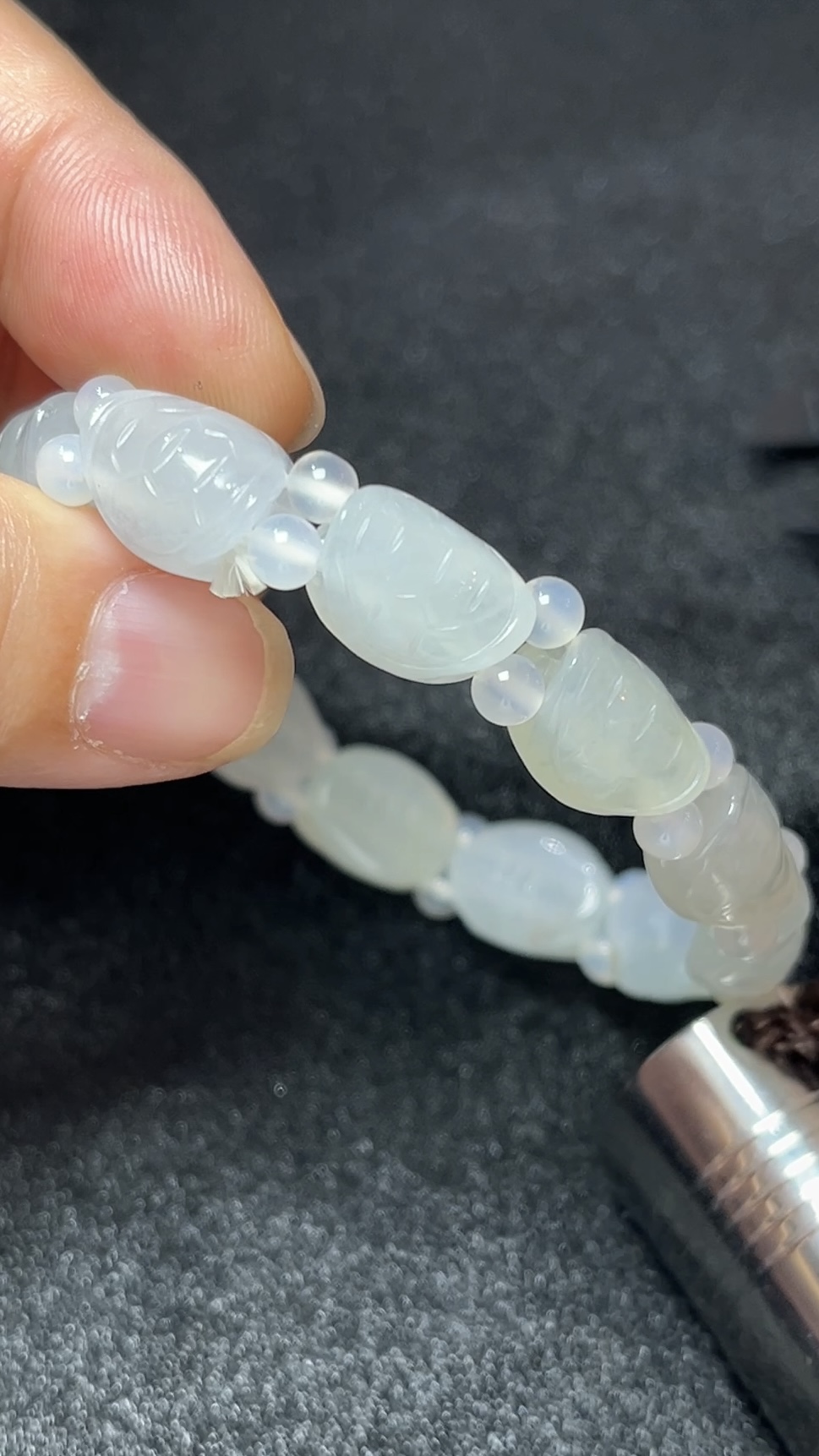 雕刻龜殼紋翡翠手串|守護寓意 A 貨翡翠首選 #編號457 1 雕刻龜殼紋翡翠手串|守護寓意 A 貨翡翠首選 #編號457