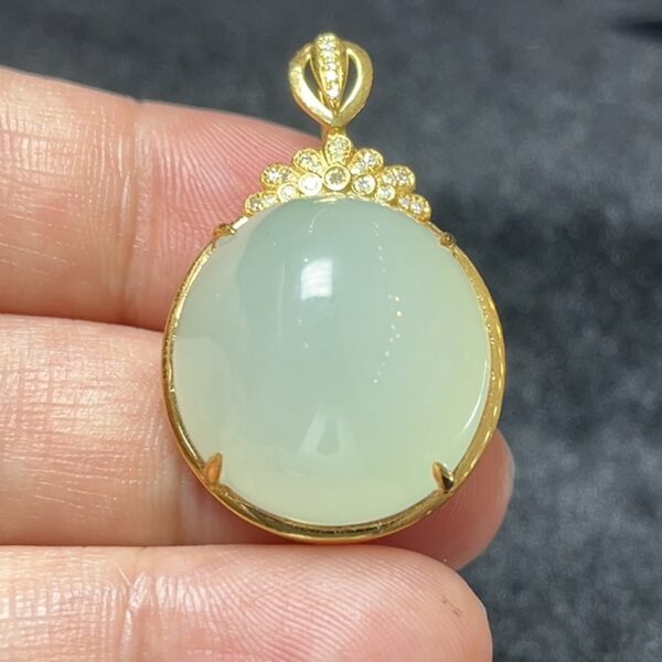 白色蛋面翡翠吊墜 18K黃金鑲嵌・天然玉器精品 編號 #459