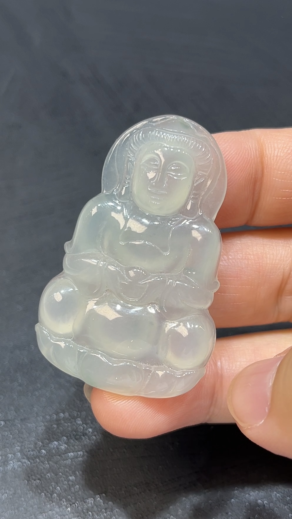 天然A貨翡翠觀音|慈悲護佑玉器|高質工藝玉石 商品編號#470 2 天然A貨翡翠觀音|慈悲護佑玉器|高質工藝玉石 商品編號#470 - Image 2