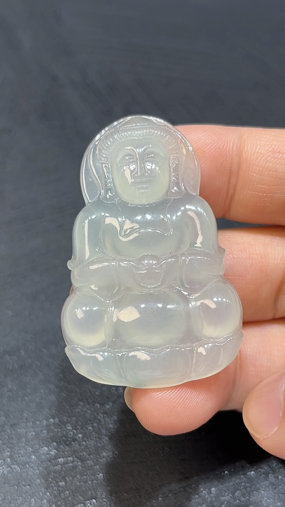 天然A貨翡翠觀音|慈悲護佑玉器|高質工藝玉石 商品編號#470 3 天然A貨翡翠觀音|慈悲護佑玉器|高質工藝玉石 商品編號#470 - Image 3