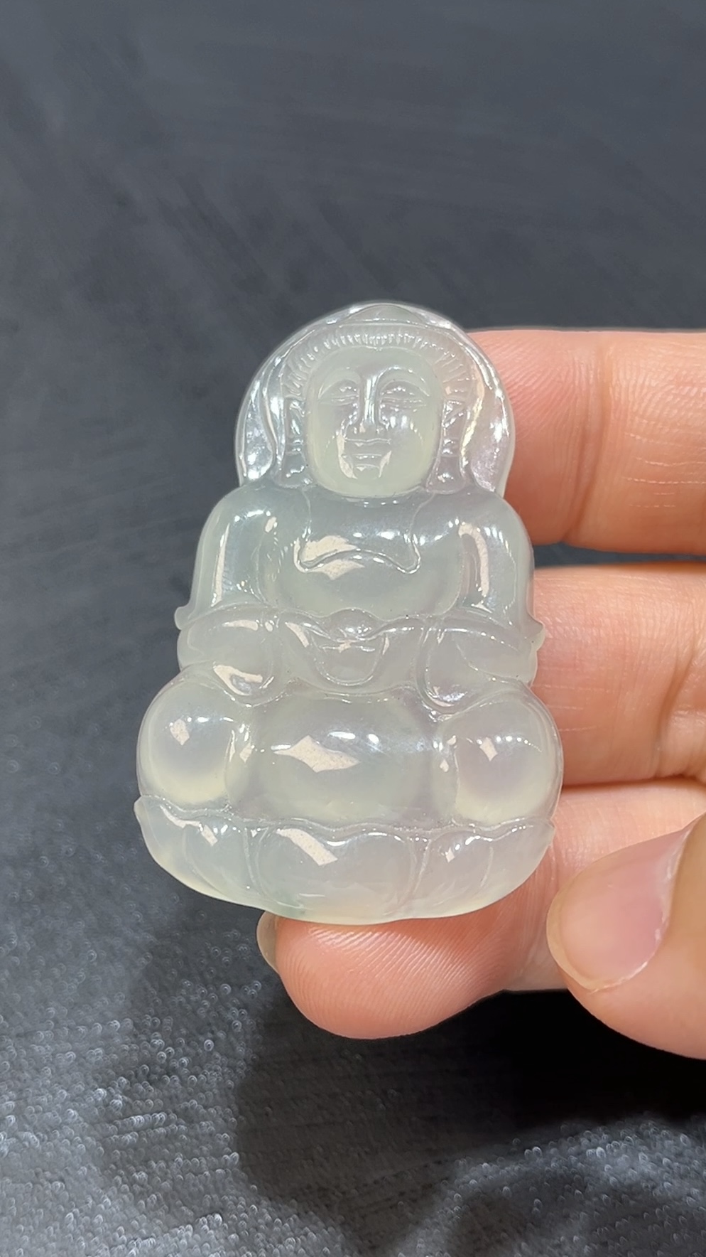 天然A貨翡翠觀音|慈悲護佑玉器|高質工藝玉石 商品編號#470 4 天然A貨翡翠觀音|慈悲護佑玉器|高質工藝玉石 商品編號#470 - Image 4