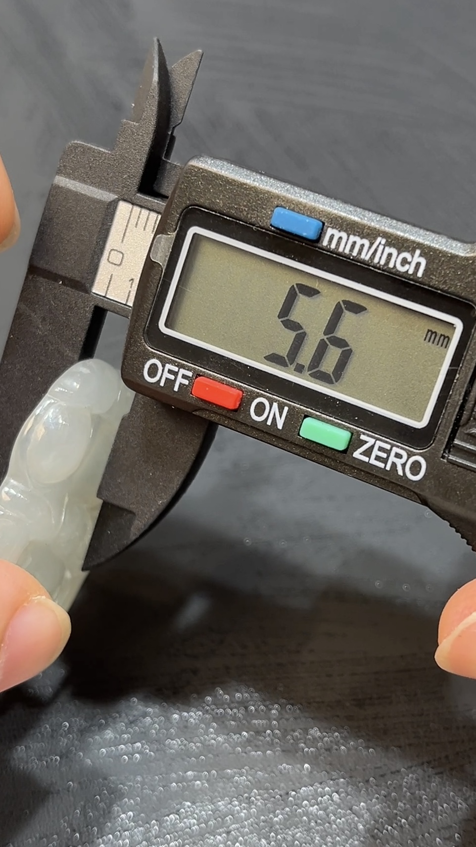 天然A貨翡翠觀音|慈悲護佑玉器|高質工藝玉石 商品編號#470 10 天然A貨翡翠觀音|慈悲護佑玉器|高質工藝玉石 商品編號#470 - Image 10