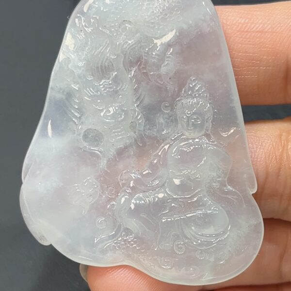 龍伴觀音翡翠吊墜｜天然 A 貨雕刻精品・白翡翠龍神守護玉器推薦 編號#471