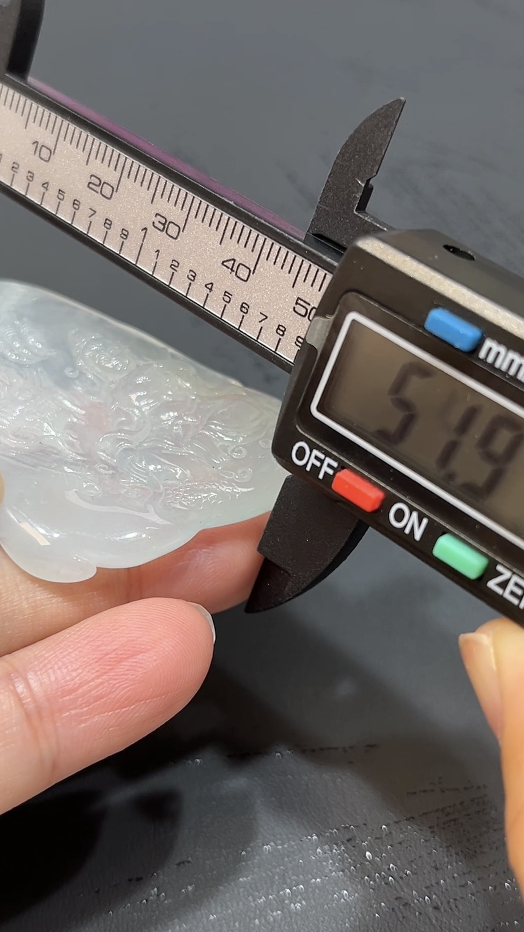 龍伴觀音翡翠吊墜|天然 A 貨雕刻精品 翡翠龍神守護玉器推薦 編號#471 8 龍伴觀音翡翠吊墜|天然 A 貨雕刻精品 翡翠龍神守護玉器推薦 編號#471 - Image 8