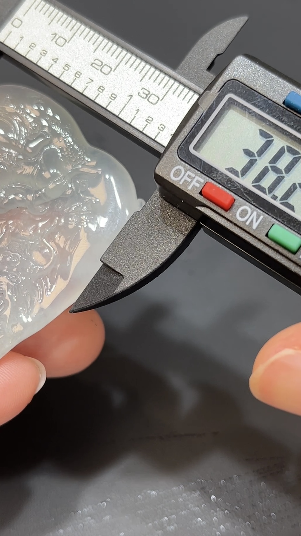 龍伴觀音翡翠吊墜|天然 A 貨雕刻精品 翡翠龍神守護玉器推薦 編號#471 9 龍伴觀音翡翠吊墜|天然 A 貨雕刻精品 翡翠龍神守護玉器推薦 編號#471 - Image 9