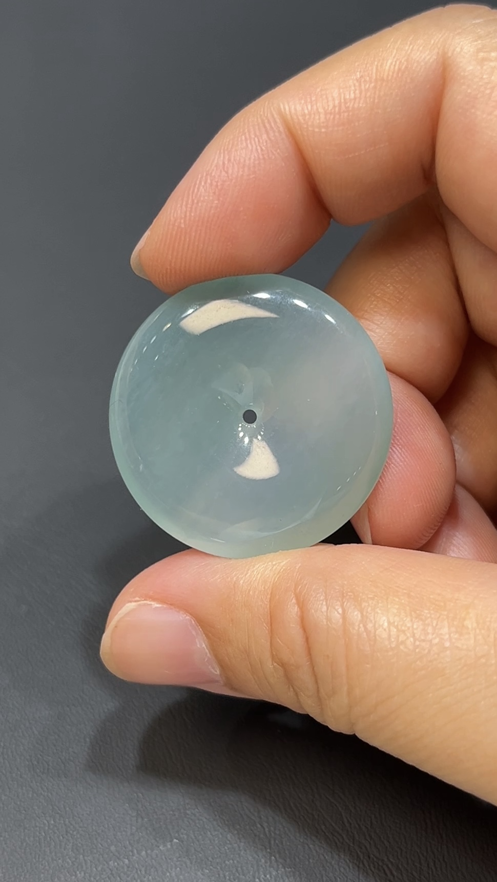 高質素翡翠平安扣|天然玉器.淺綠底色.商品編號#472 7 高質素翡翠平安扣|天然玉器.淺綠底色.商品編號#472 - Image 7