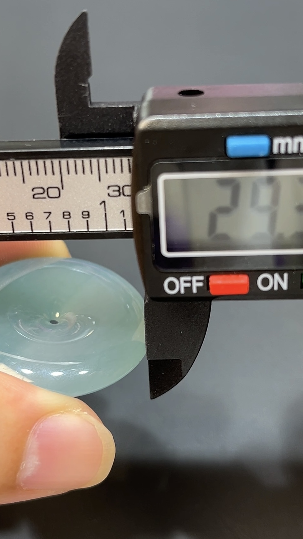 高質素翡翠平安扣|天然玉器.淺綠底色.商品編號#472 9 高質素翡翠平安扣|天然玉器.淺綠底色.商品編號#472 - Image 9