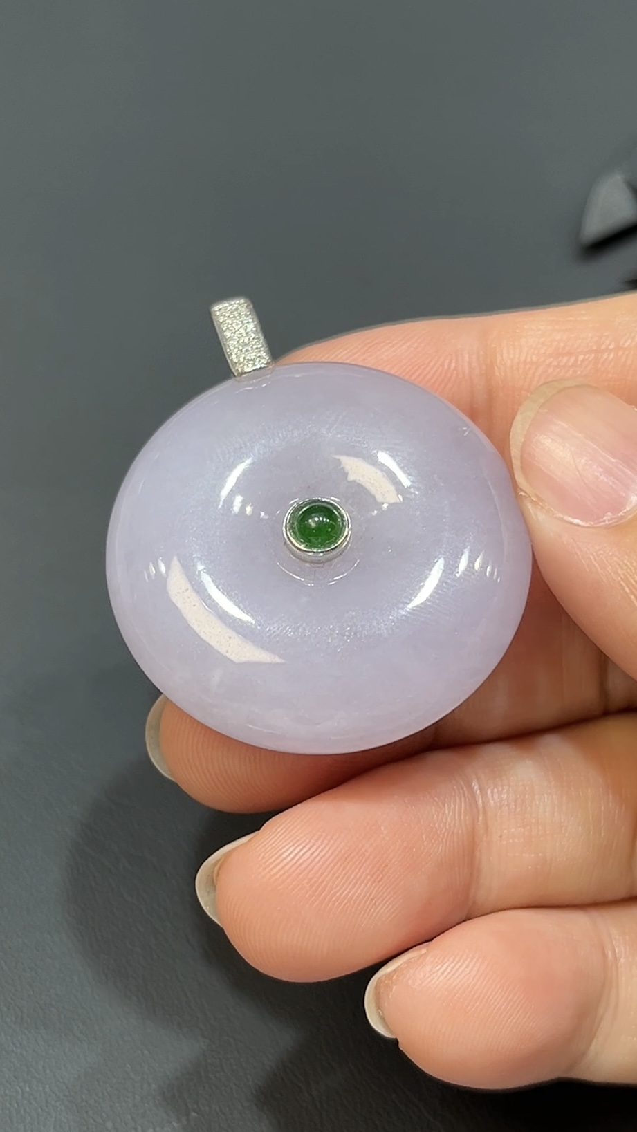 紫翡翠厚身平安扣|18K白金鑲鑽扣頭|天然玉器|商品編號#474 4 紫翡翠厚身平安扣|18K白金鑲鑽扣頭|天然玉器|商品編號#474 - Image 4