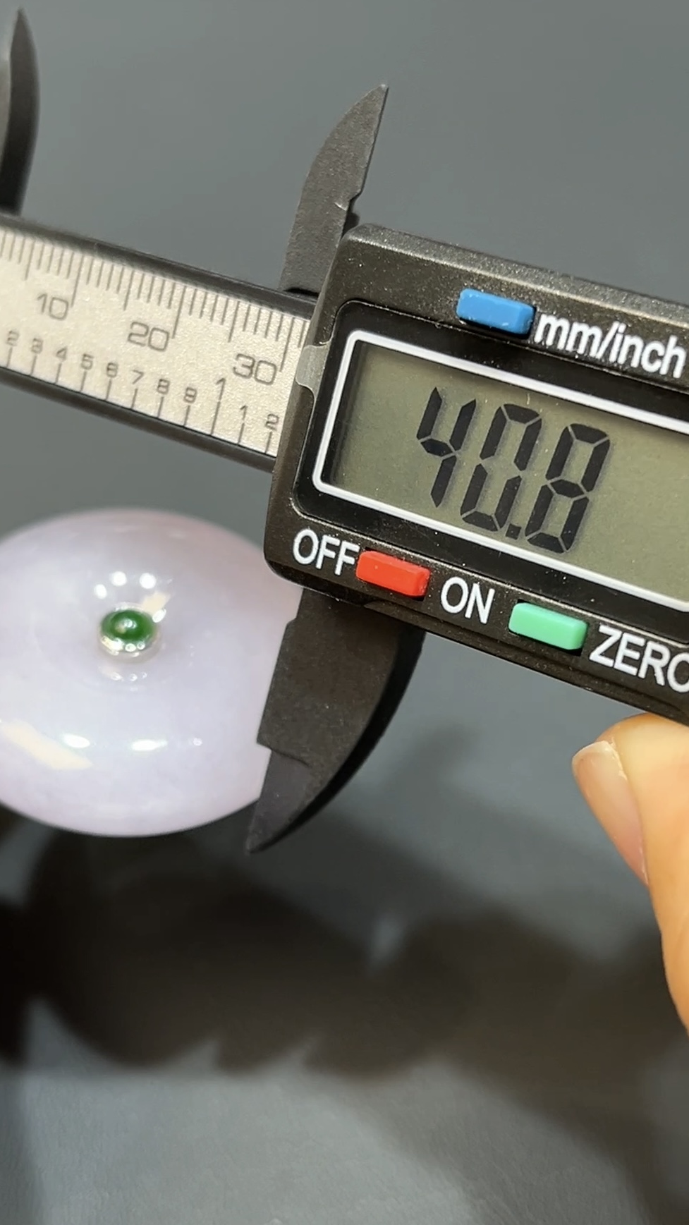 紫翡翠厚身平安扣|18K白金鑲鑽扣頭|天然玉器|商品編號#474 5 紫翡翠厚身平安扣|18K白金鑲鑽扣頭|天然玉器|商品編號#474 - Image 5