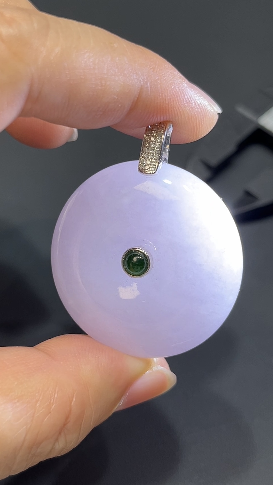 紫翡翠厚身平安扣|18K白金鑲鑽扣頭|天然玉器|商品編號#474 7 紫翡翠厚身平安扣|18K白金鑲鑽扣頭|天然玉器|商品編號#474 - Image 7