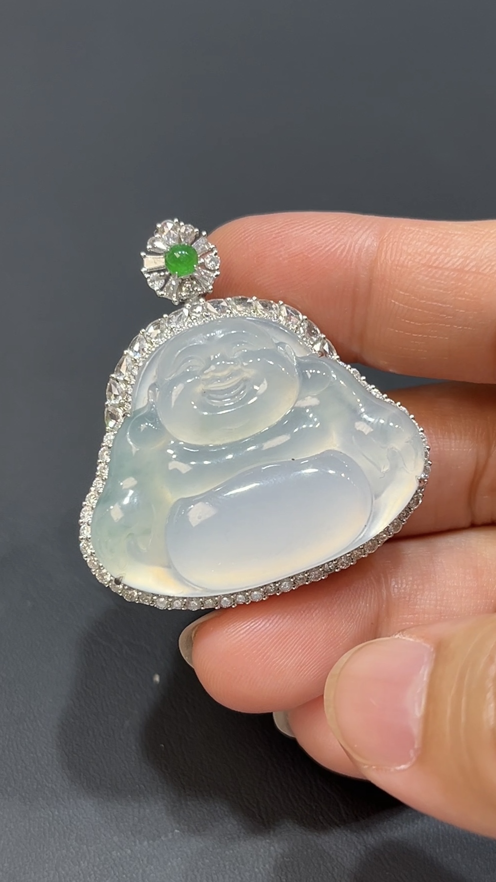 天然白翡翠佛公吊墜|18K白金鑲嵌工藝 商品編號#477 4 天然白翡翠佛公吊墜|18K白金鑲嵌工藝 商品編號#477 - Image 4