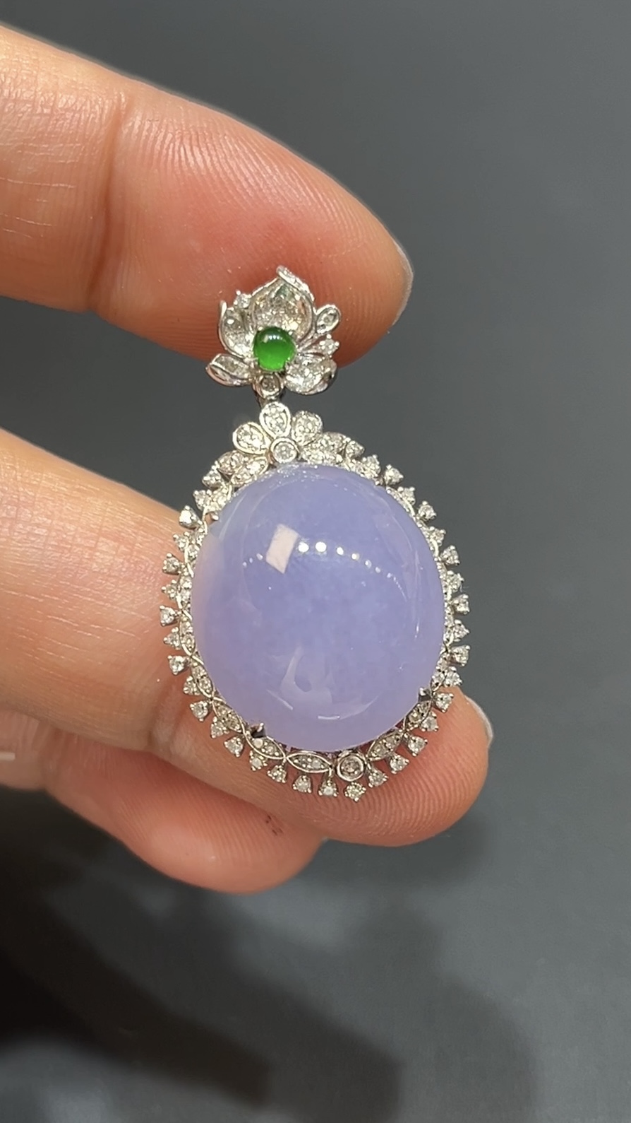 紫羅蘭翡翠蛋面吊墜|18K白金鑲嵌+鑽石裝飾|高級玉器|商品編號#478 10 紫羅蘭翡翠蛋面吊墜|18K白金鑲嵌+鑽石裝飾|高級玉器|商品編號#478 - Image 10