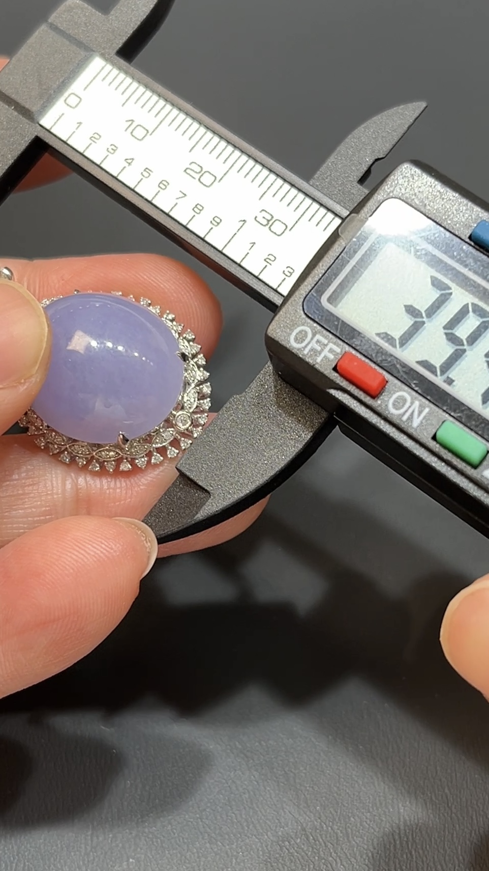 紫羅蘭翡翠蛋面吊墜|18K白金鑲嵌+鑽石裝飾|高級玉器|商品編號#478 8 紫羅蘭翡翠蛋面吊墜|18K白金鑲嵌+鑽石裝飾|高級玉器|商品編號#478 - Image 8