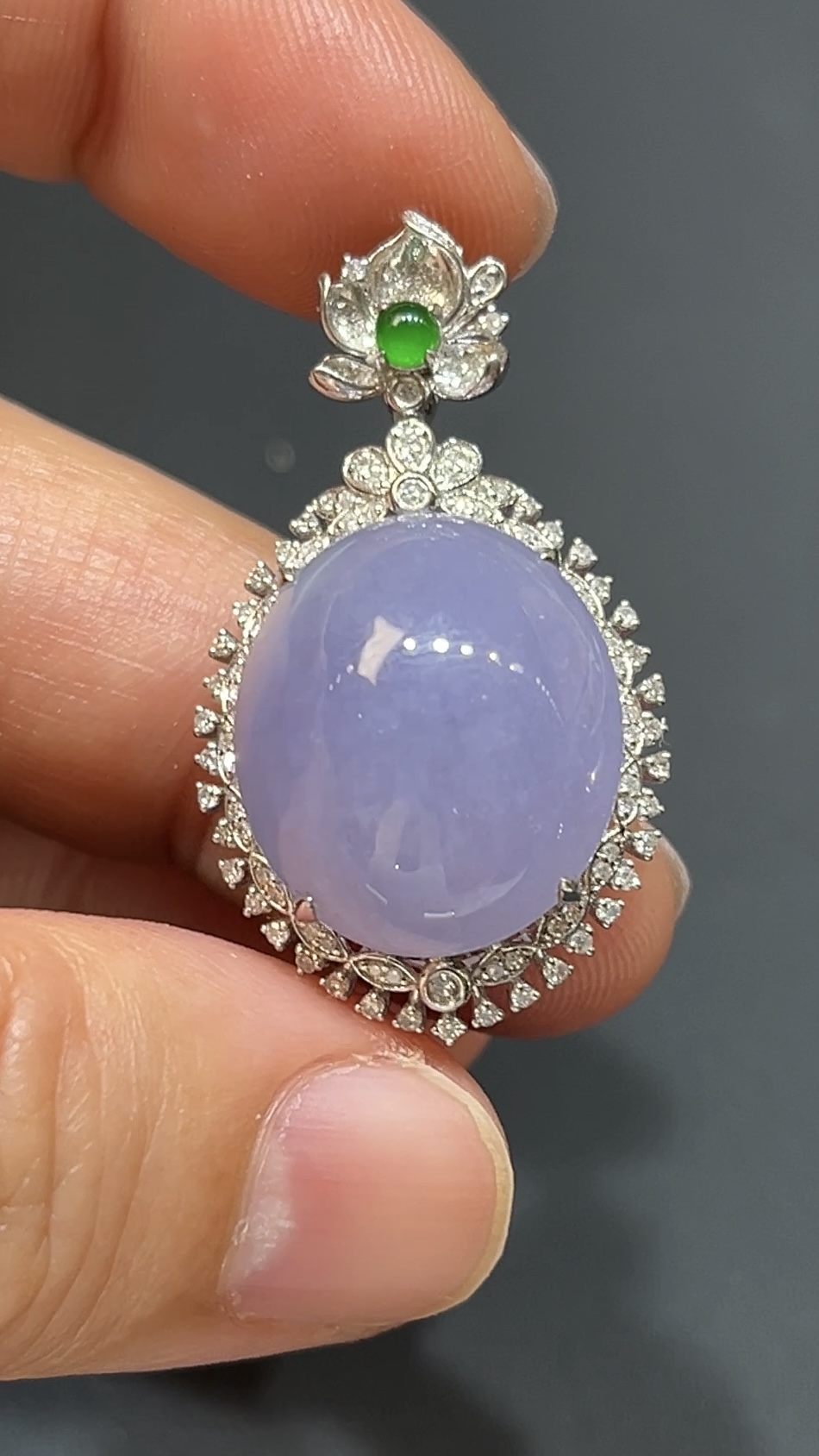 紫羅蘭翡翠蛋面吊墜|18K白金鑲嵌+鑽石裝飾|高級玉器|商品編號#478 2 紫羅蘭翡翠蛋面吊墜|18K白金鑲嵌+鑽石裝飾|高級玉器|商品編號#478 - Image 2