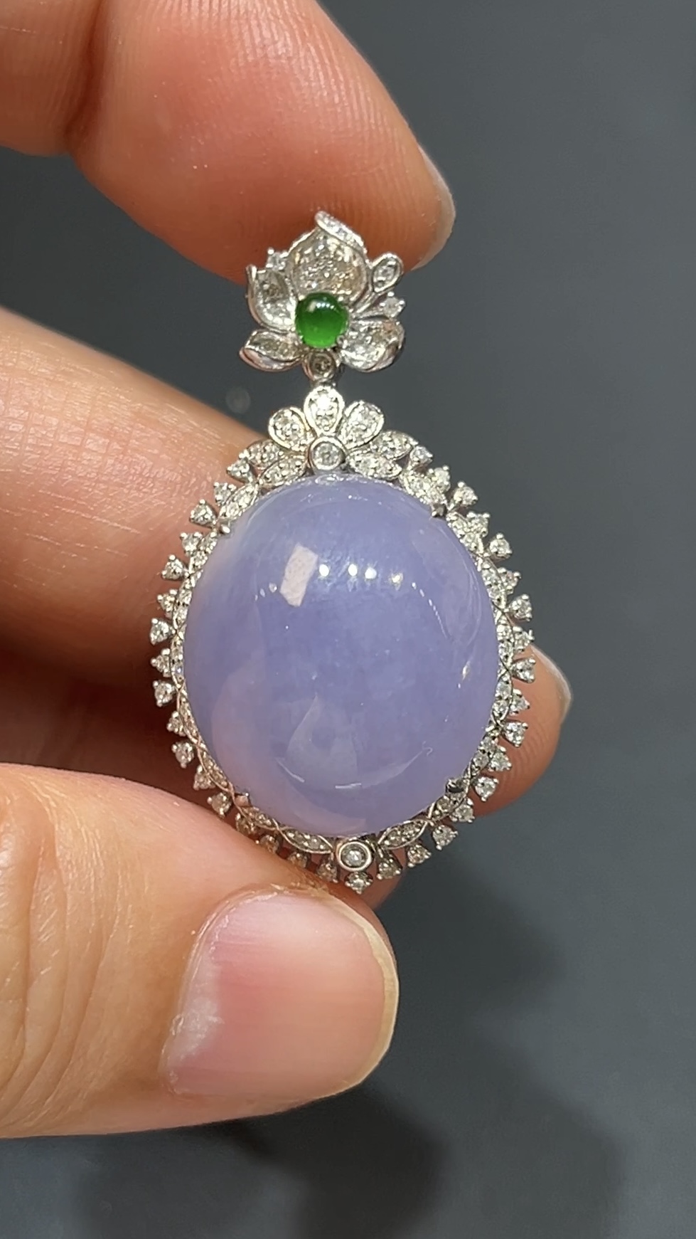紫羅蘭翡翠蛋面吊墜|18K白金鑲嵌+鑽石裝飾|高級玉器|商品編號#478 3 紫羅蘭翡翠蛋面吊墜|18K白金鑲嵌+鑽石裝飾|高級玉器|商品編號#478 - Image 3