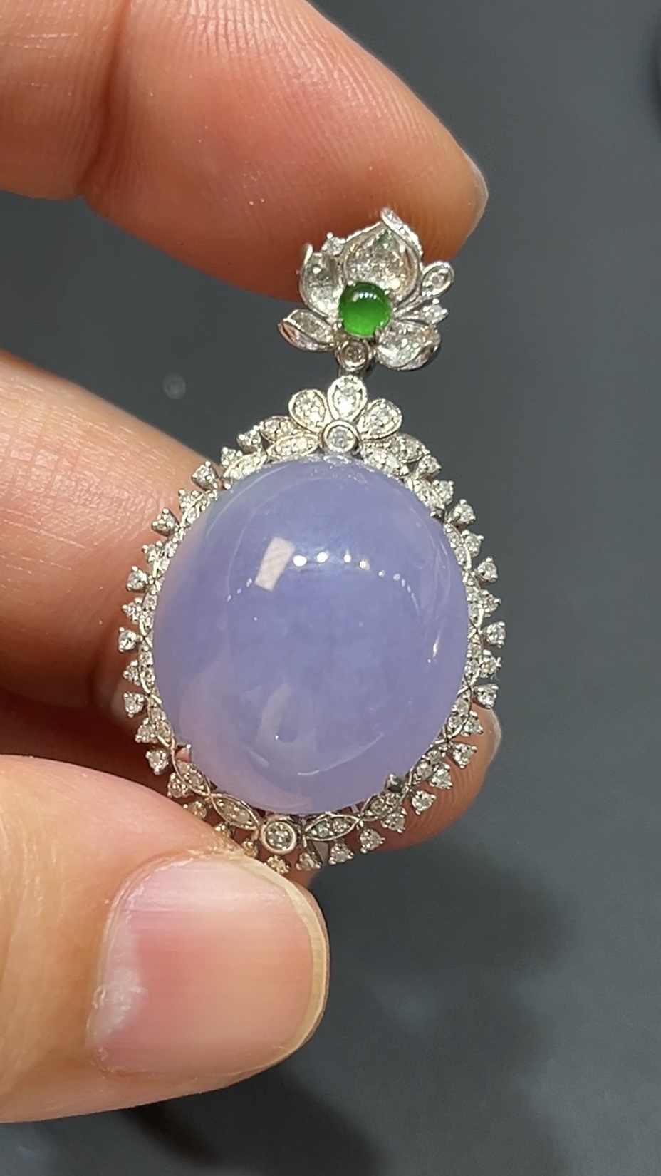 紫羅蘭翡翠蛋面吊墜|18K白金鑲嵌+鑽石裝飾|高級玉器|商品編號#478 4 紫羅蘭翡翠蛋面吊墜|18K白金鑲嵌+鑽石裝飾|高級玉器|商品編號#478 - Image 4