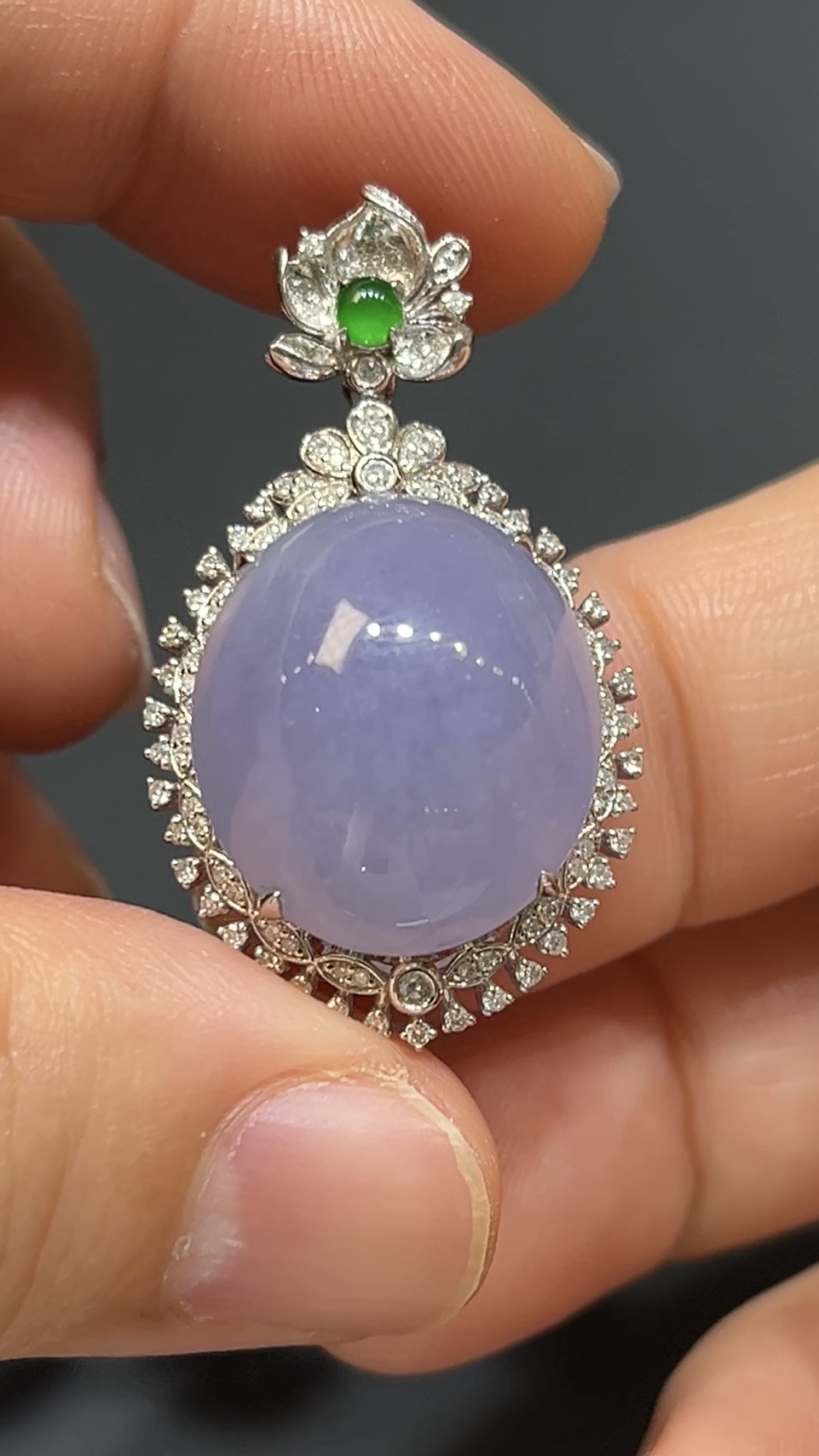 紫羅蘭翡翠蛋面吊墜|18K白金鑲嵌+鑽石裝飾|高級玉器|商品編號#478 6 紫羅蘭翡翠蛋面吊墜|18K白金鑲嵌+鑽石裝飾|高級玉器|商品編號#478 - Image 6