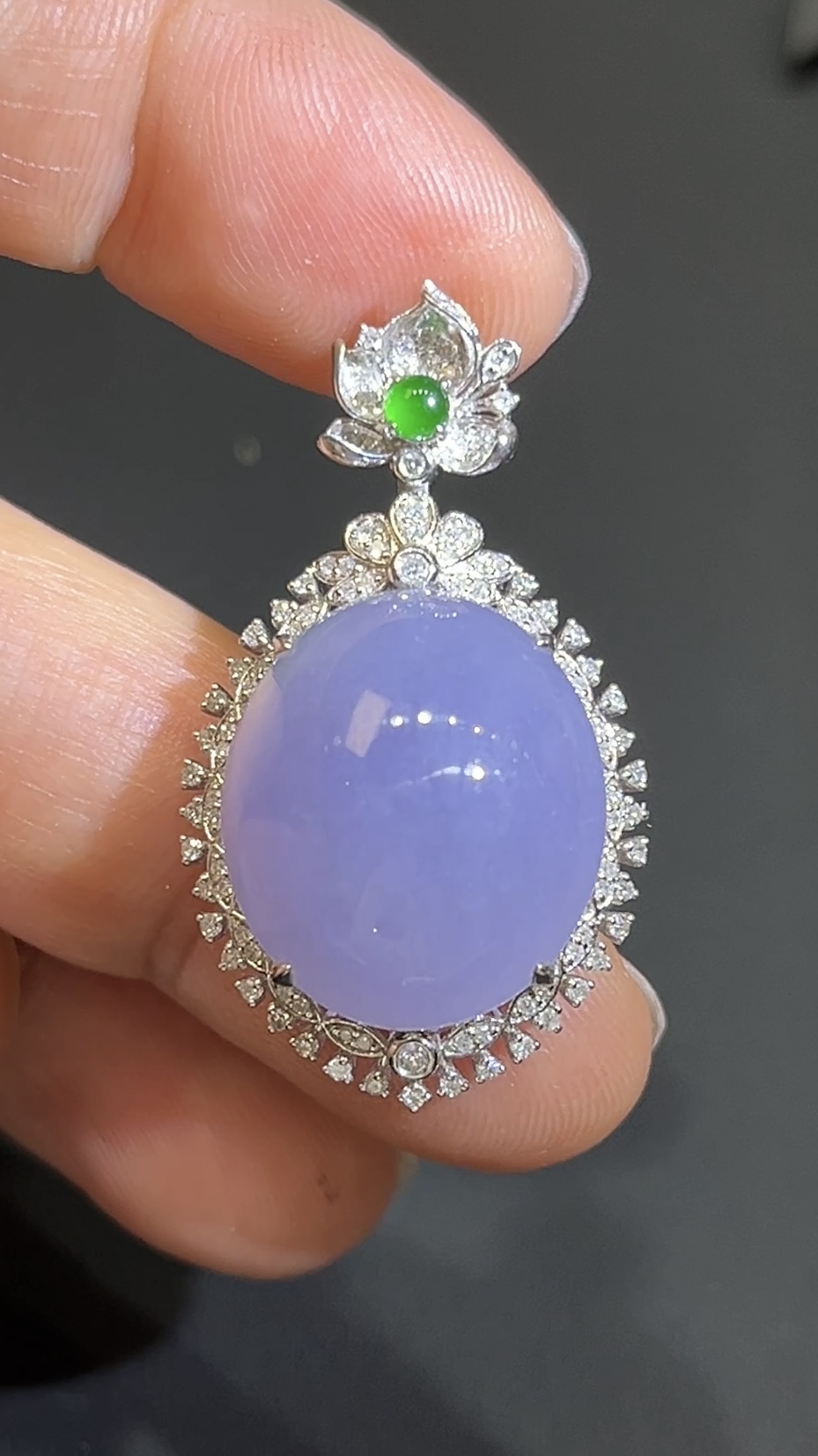 紫羅蘭翡翠蛋面吊墜|18K白金鑲嵌+鑽石裝飾|高級玉器|商品編號#478 1 紫羅蘭翡翠蛋面吊墜|18K白金鑲嵌+鑽石裝飾|高級玉器|商品編號#478