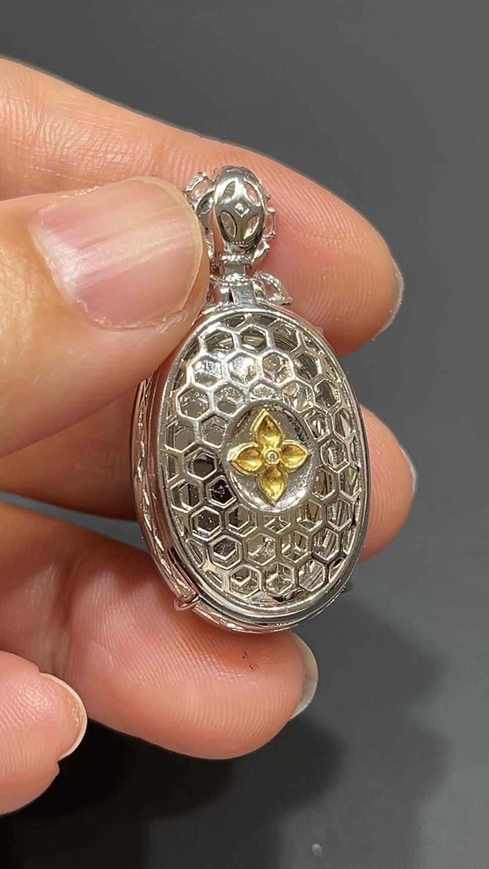 翡翠紫羅蘭蛋面吊墜|18K白金托鑲設計|低調奢華玉器首飾|商品編號#483 8 翡翠紫羅蘭蛋面吊墜|18K白金托鑲設計|低調奢華玉器首飾|商品編號#483 - Image 8