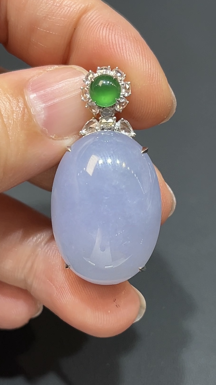 翡翠紫羅蘭蛋面吊墜|18K白金托鑲設計|低調奢華玉器首飾|商品編號#483 2 翡翠紫羅蘭蛋面吊墜|18K白金托鑲設計|低調奢華玉器首飾|商品編號#483 - Image 2