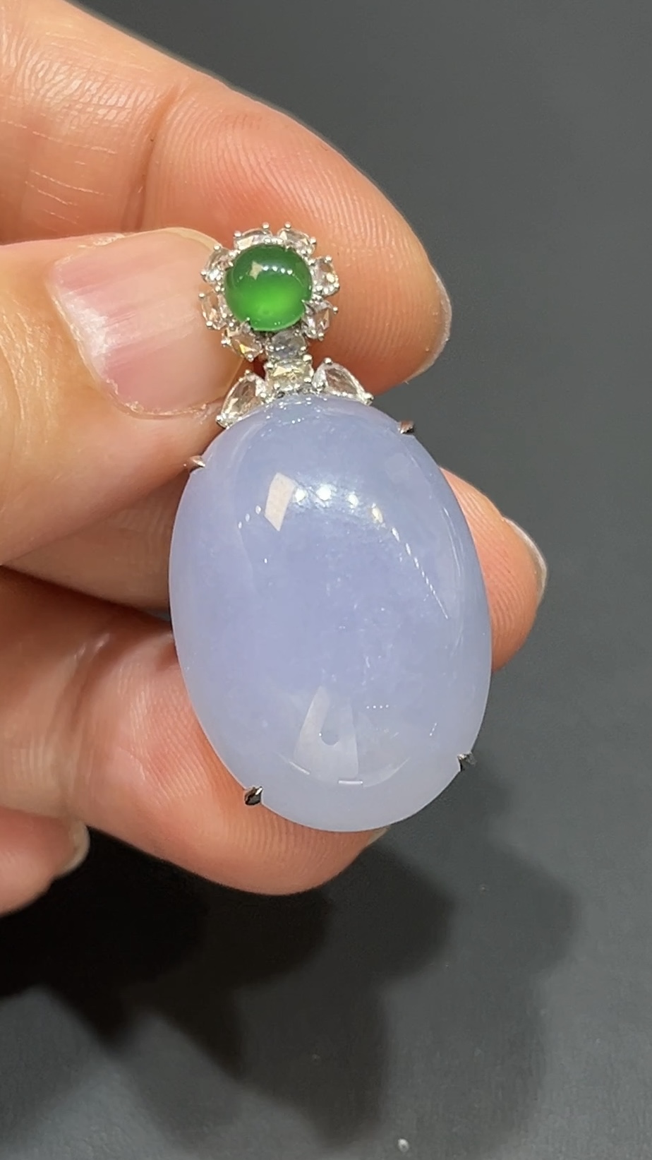 翡翠紫羅蘭蛋面吊墜|18K白金托鑲設計|低調奢華玉器首飾|商品編號#483 3 翡翠紫羅蘭蛋面吊墜|18K白金托鑲設計|低調奢華玉器首飾|商品編號#483 - Image 3