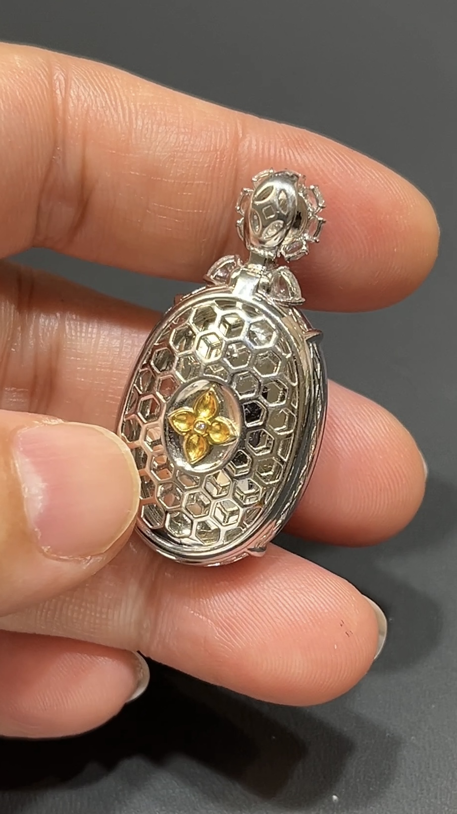 翡翠紫羅蘭蛋面吊墜|18K白金托鑲設計|低調奢華玉器首飾|商品編號#483 7 翡翠紫羅蘭蛋面吊墜|18K白金托鑲設計|低調奢華玉器首飾|商品編號#483 - Image 7