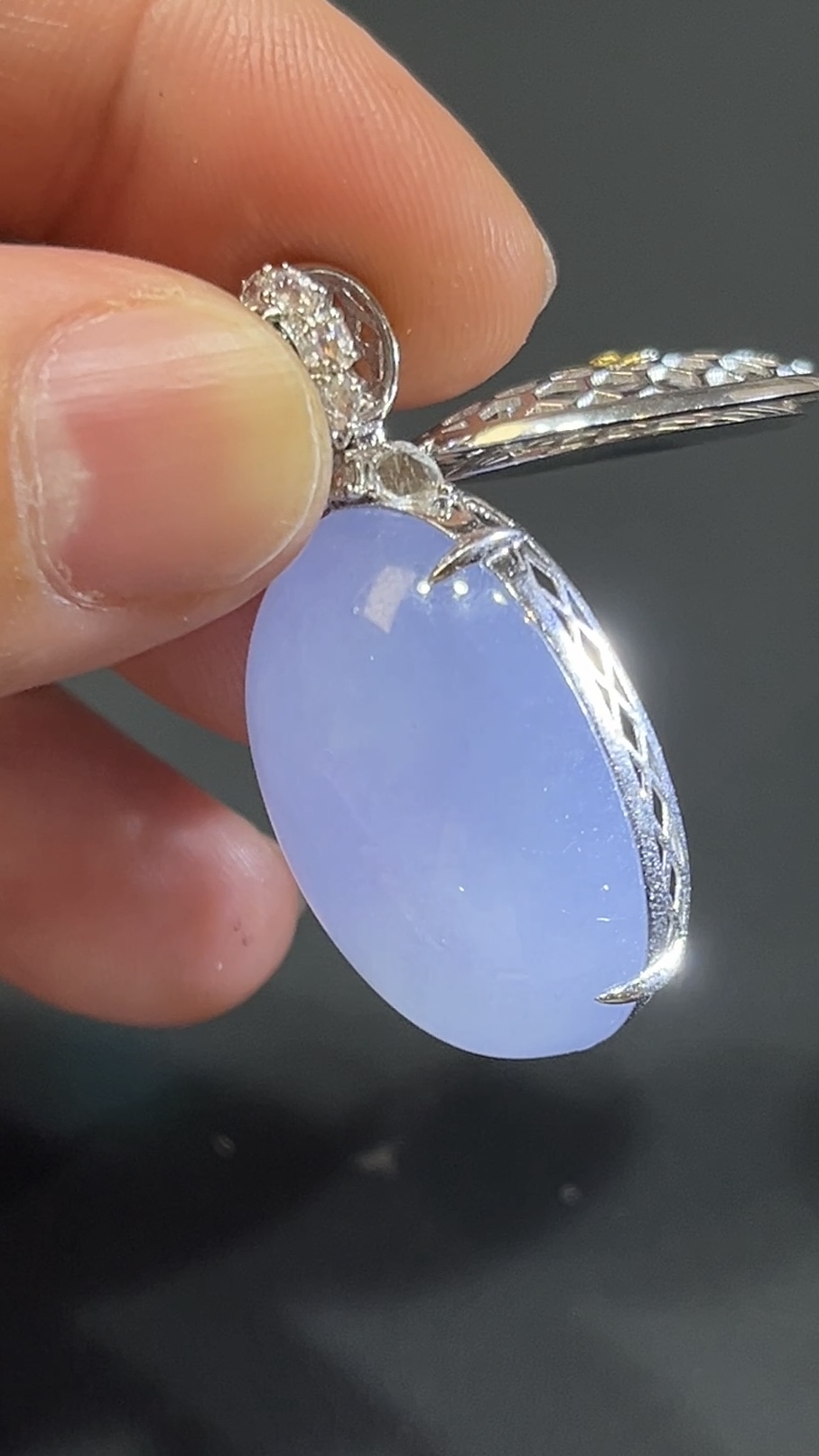 翡翠紫羅蘭蛋面吊墜|18K白金托鑲設計|低調奢華玉器首飾|商品編號#483 6 翡翠紫羅蘭蛋面吊墜|18K白金托鑲設計|低調奢華玉器首飾|商品編號#483 - Image 6