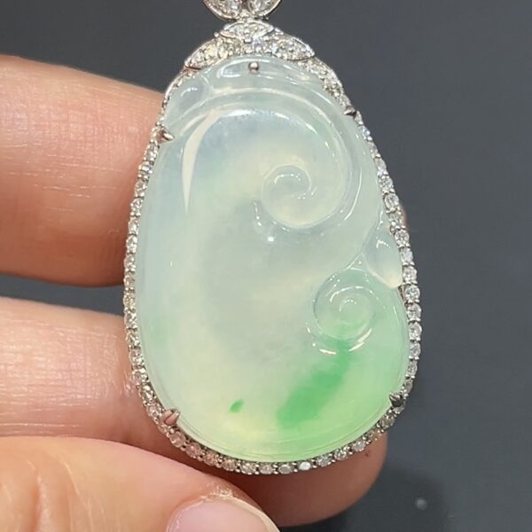 如意造型翡翠吊墜｜18K白金鑲鑽設計｜高貴吉祥玉器