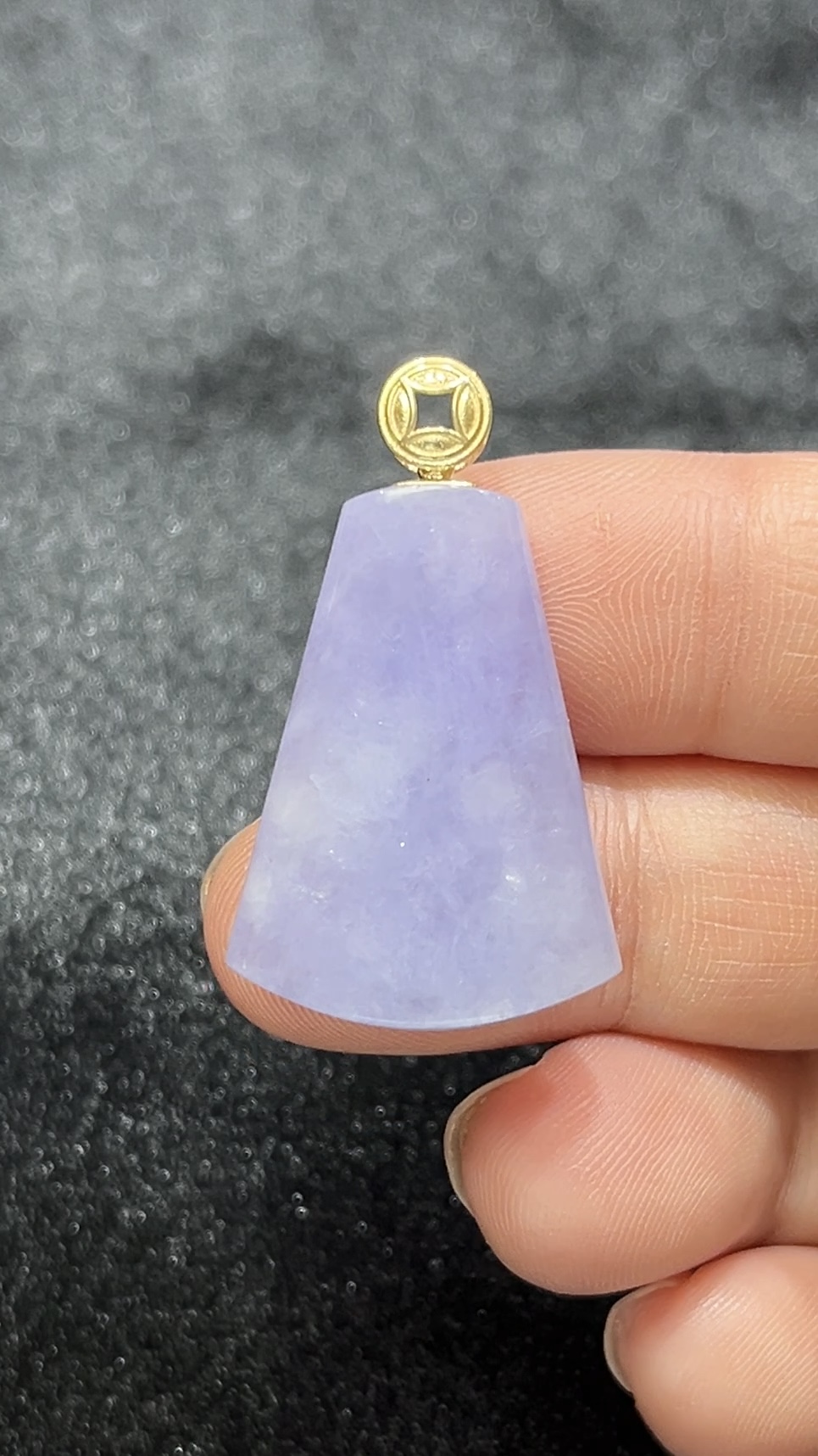 紫羅蘭粉紫翡翠無事牌吊墜|18K金錢扣設計|商品編號#285|平安福氣 × 簡約高雅 1 紫羅蘭粉紫翡翠無事牌吊墜|18K金錢扣設計|商品編號#285|平安福氣 × 簡約高雅