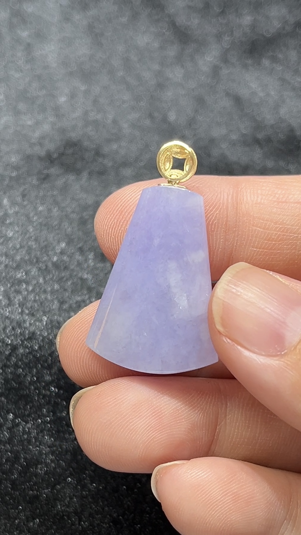 紫羅蘭粉紫翡翠無事牌吊墜|18K金錢扣設計|商品編號#285|平安福氣 × 簡約高雅 3 紫羅蘭粉紫翡翠無事牌吊墜|18K金錢扣設計|商品編號#285|平安福氣 × 簡約高雅 - Image 3