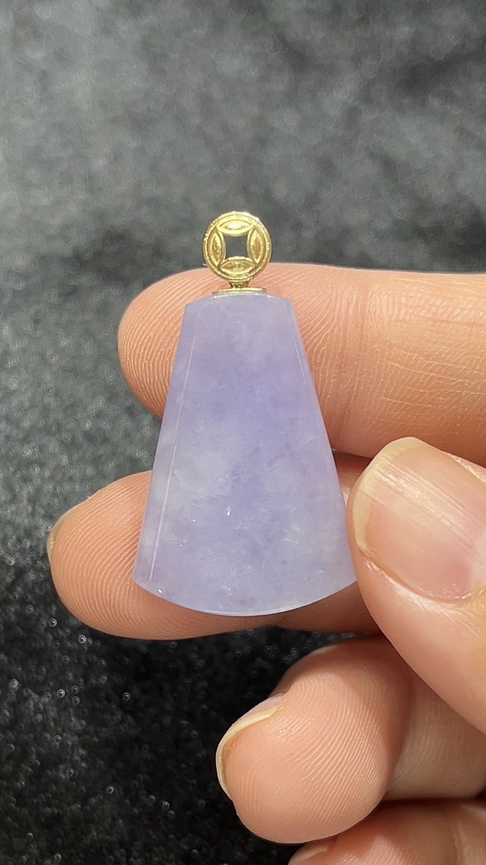 紫羅蘭粉紫翡翠無事牌吊墜|18K金錢扣設計|商品編號#285|平安福氣 × 簡約高雅 8 紫羅蘭粉紫翡翠無事牌吊墜|18K金錢扣設計|商品編號#285|平安福氣 × 簡約高雅 - Image 8