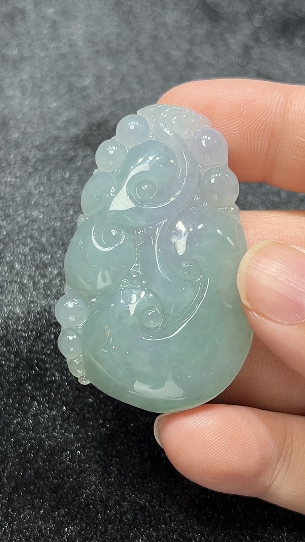 老種淺綠翡翠如意吊墜|線條優美|天然A貨玉器|商品編號#287 1 老種淺綠翡翠如意吊墜|線條優美|天然A貨玉器|商品編號#287