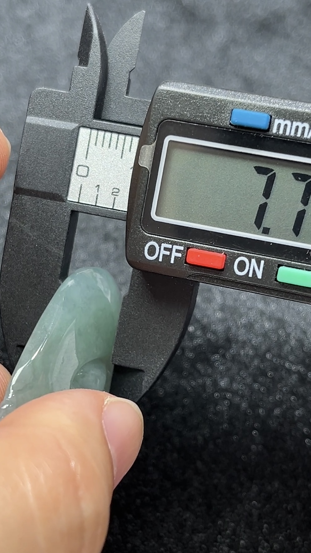 老種淺綠翡翠如意吊墜|線條優美|天然A貨玉器|商品編號#287 11 老種淺綠翡翠如意吊墜|線條優美|天然A貨玉器|商品編號#287 - Image 11