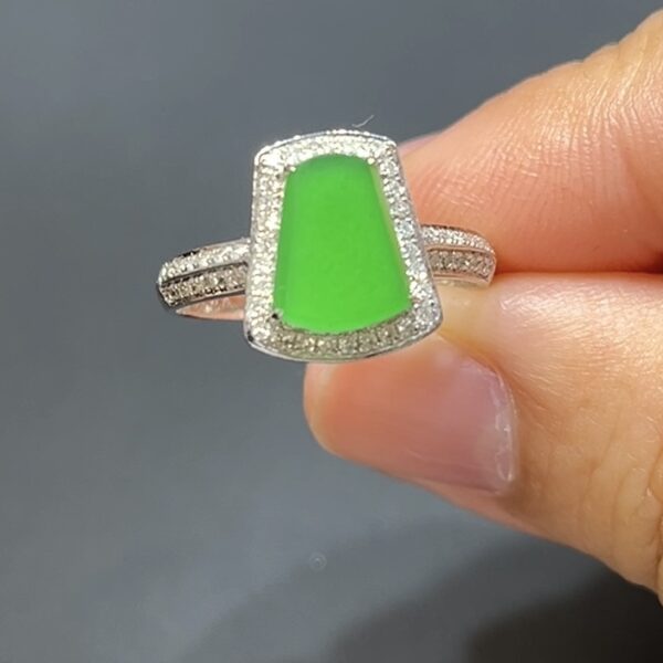 翡翠無事牌戒指｜綠色A貨 × 18K白金滿鑽鑲嵌｜高貴典雅玉器精品 商品編號#487
