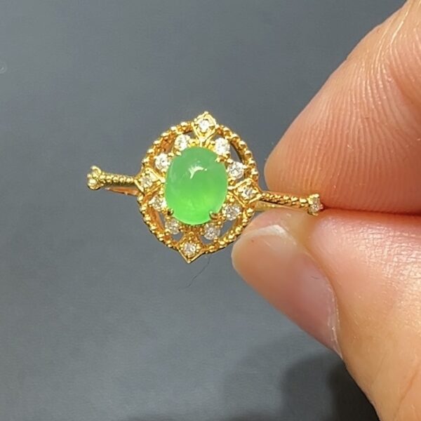 翡翠蛋面戒指｜綠色玉石 × 18K黃金蕾絲花邊鑲嵌｜高雅女性首選玉器首飾 商品編號#488