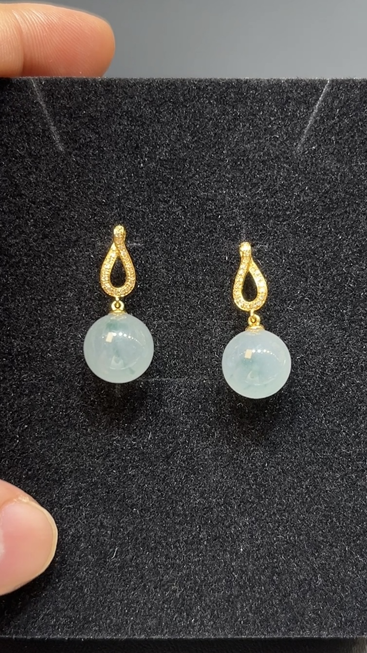 8K黃金珠子耳環|天然飄綠花斑 × 擺動設計|靈氣高雅翡翠耳飾推薦 編號#490 2 8K黃金珠子耳環|天然飄綠花斑 × 擺動設計|靈氣高雅翡翠耳飾推薦 編號#490 - Image 2