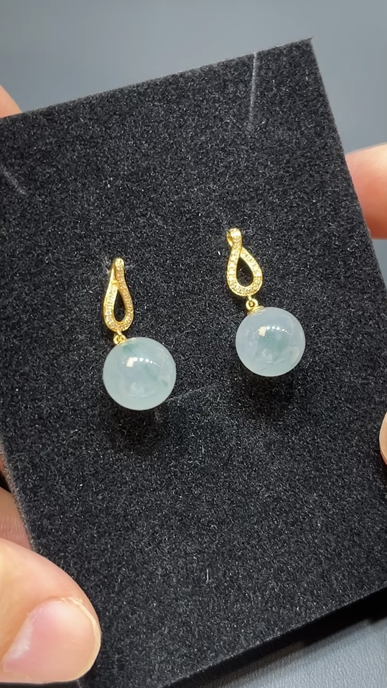 8K黃金珠子耳環|天然飄綠花斑 × 擺動設計|靈氣高雅翡翠耳飾推薦 編號#490 3 8K黃金珠子耳環|天然飄綠花斑 × 擺動設計|靈氣高雅翡翠耳飾推薦 編號#490 - Image 3