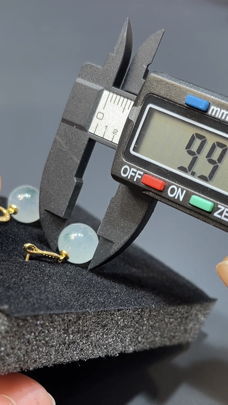 8K黃金珠子耳環|天然飄綠花斑 × 擺動設計|靈氣高雅翡翠耳飾推薦 編號#490 4 8K黃金珠子耳環|天然飄綠花斑 × 擺動設計|靈氣高雅翡翠耳飾推薦 編號#490 - Image 4