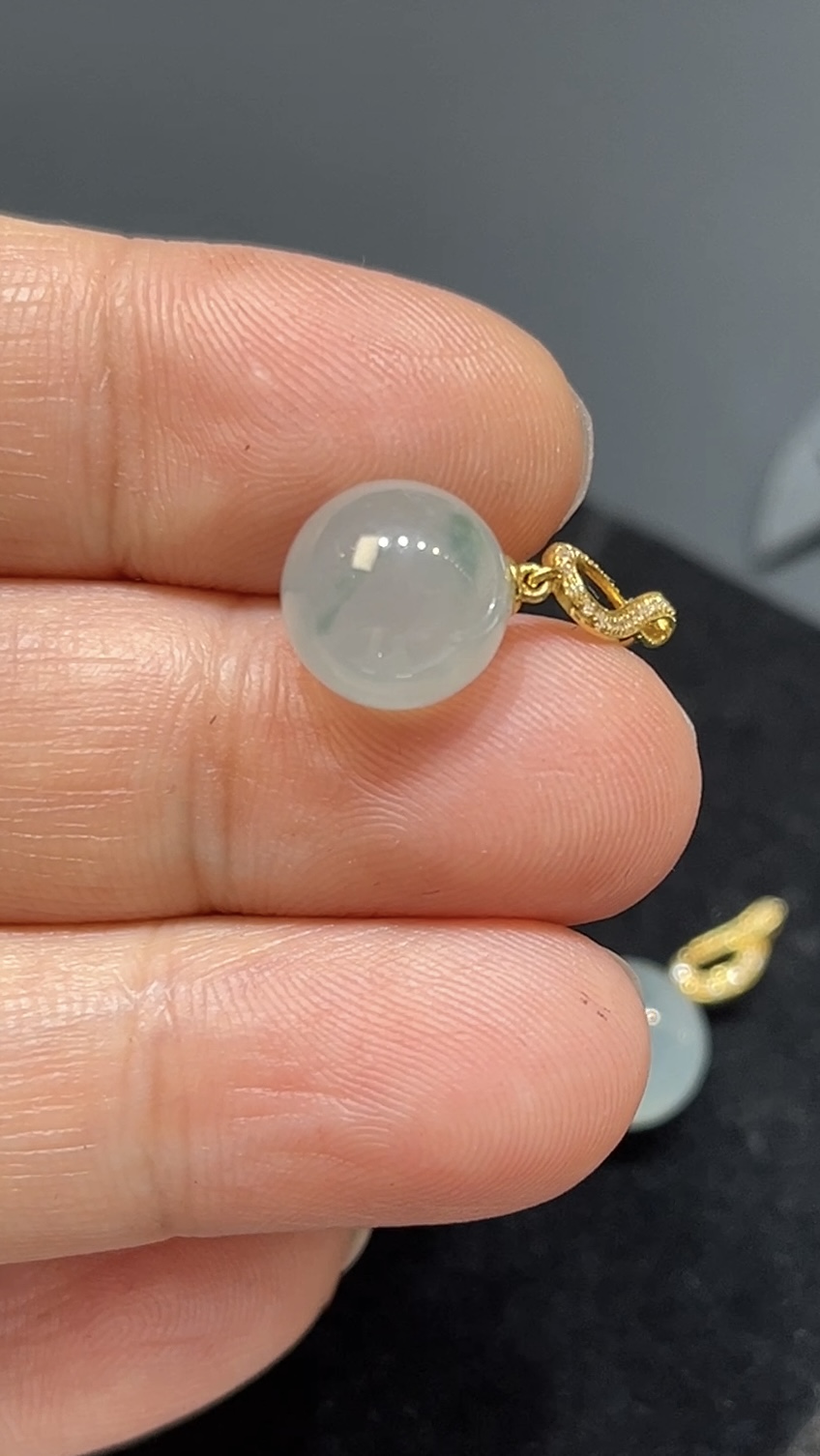 8K黃金珠子耳環|天然飄綠花斑 × 擺動設計|靈氣高雅翡翠耳飾推薦 編號#490 7 8K黃金珠子耳環|天然飄綠花斑 × 擺動設計|靈氣高雅翡翠耳飾推薦 編號#490 - Image 7