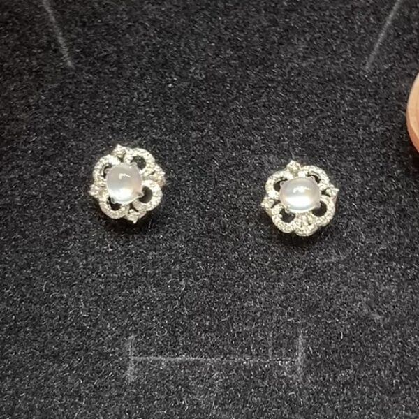 翡翠18K白金冰蛋耳環｜ 鑽石包鑲｜極緻純粹光澤翡翠耳飾推薦 編號#491